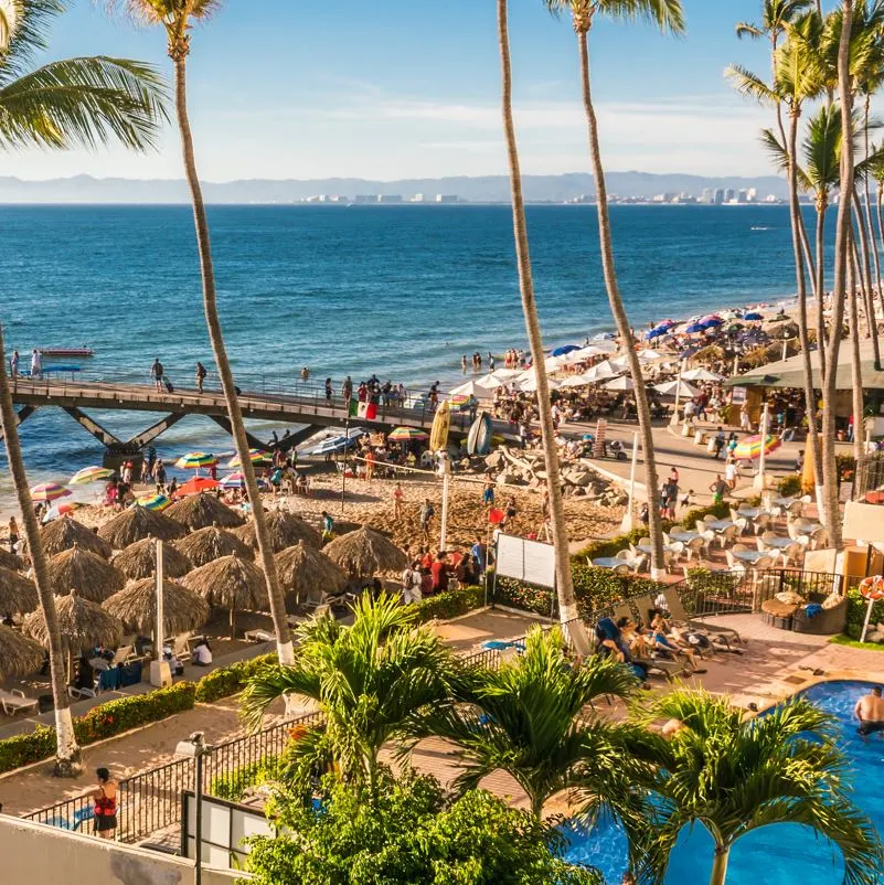 busy resort at playa de los muertos