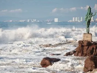 Puerto Vallarta Authorities Advise Caution On All Beaches Ri
